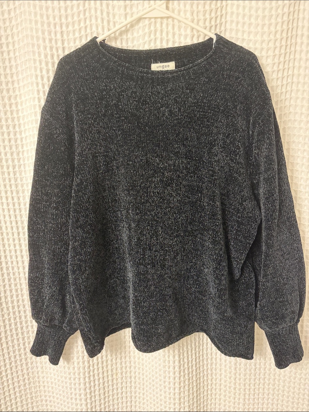 Umgee Chenille textured sweater featuring lantern sleeves ribbed cuffs Small